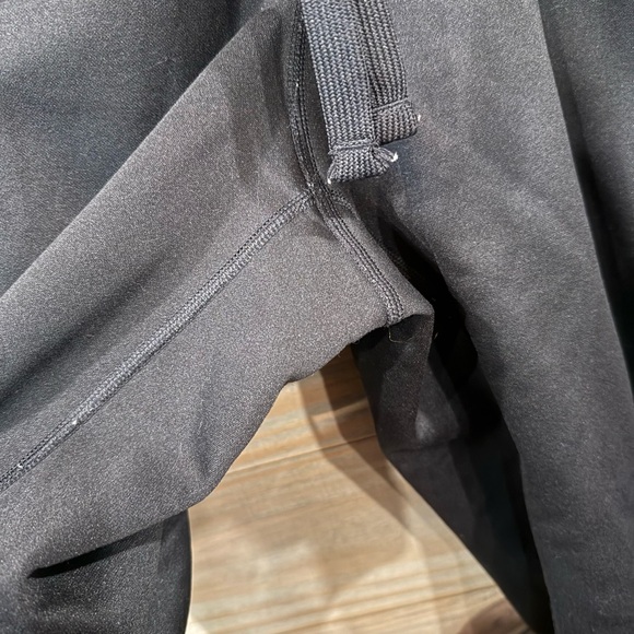 The North Face Women's Black Capris - Picture 4 of 6